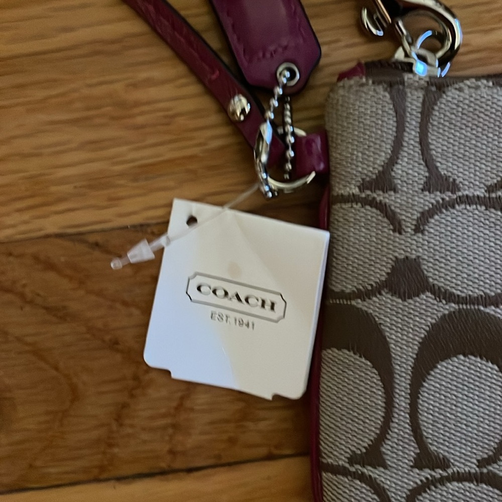 NWT Coach Wristlet - Picture 2 of 4